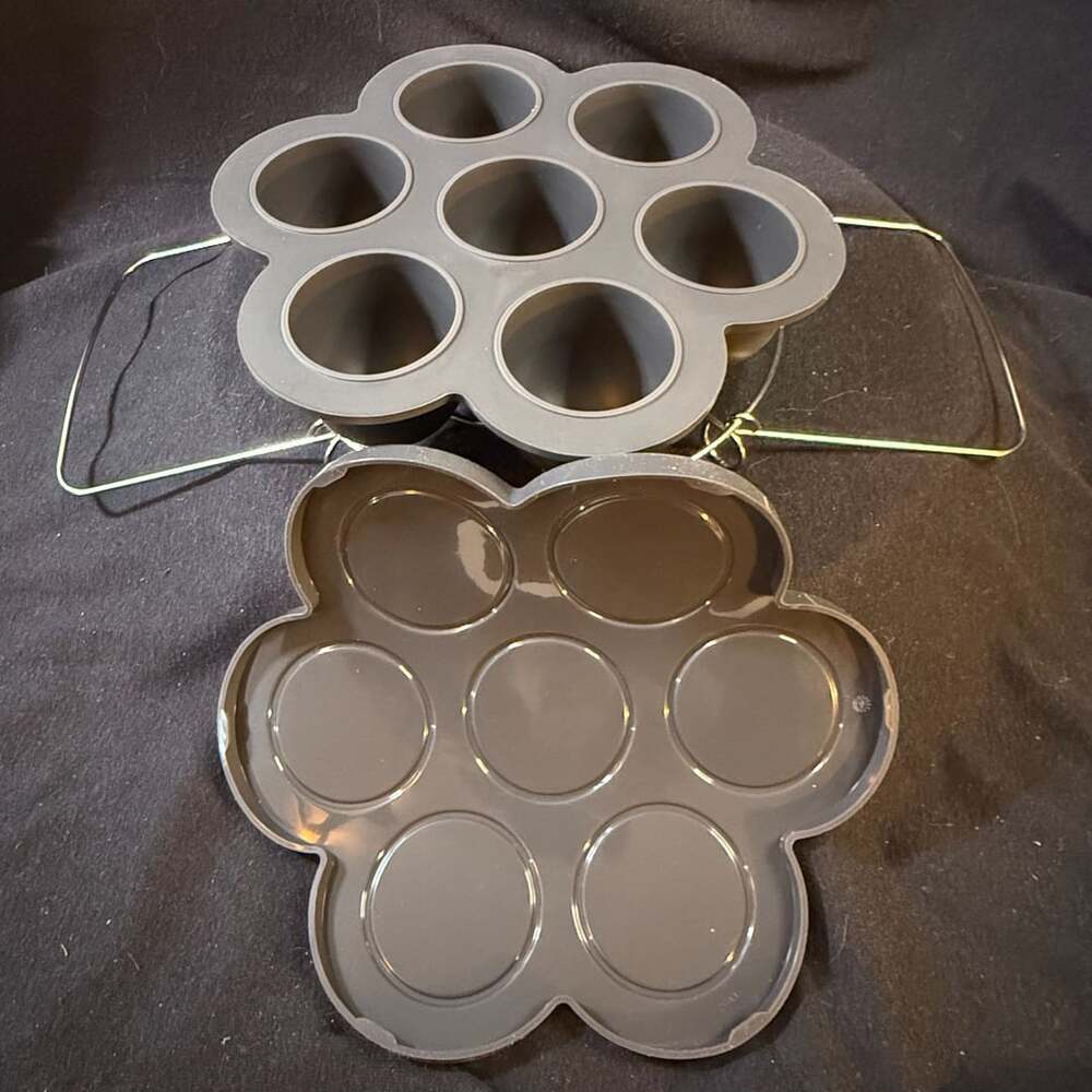 Pampered Chef Silicone Egg Bites Mold with Rack and Lid 100662
